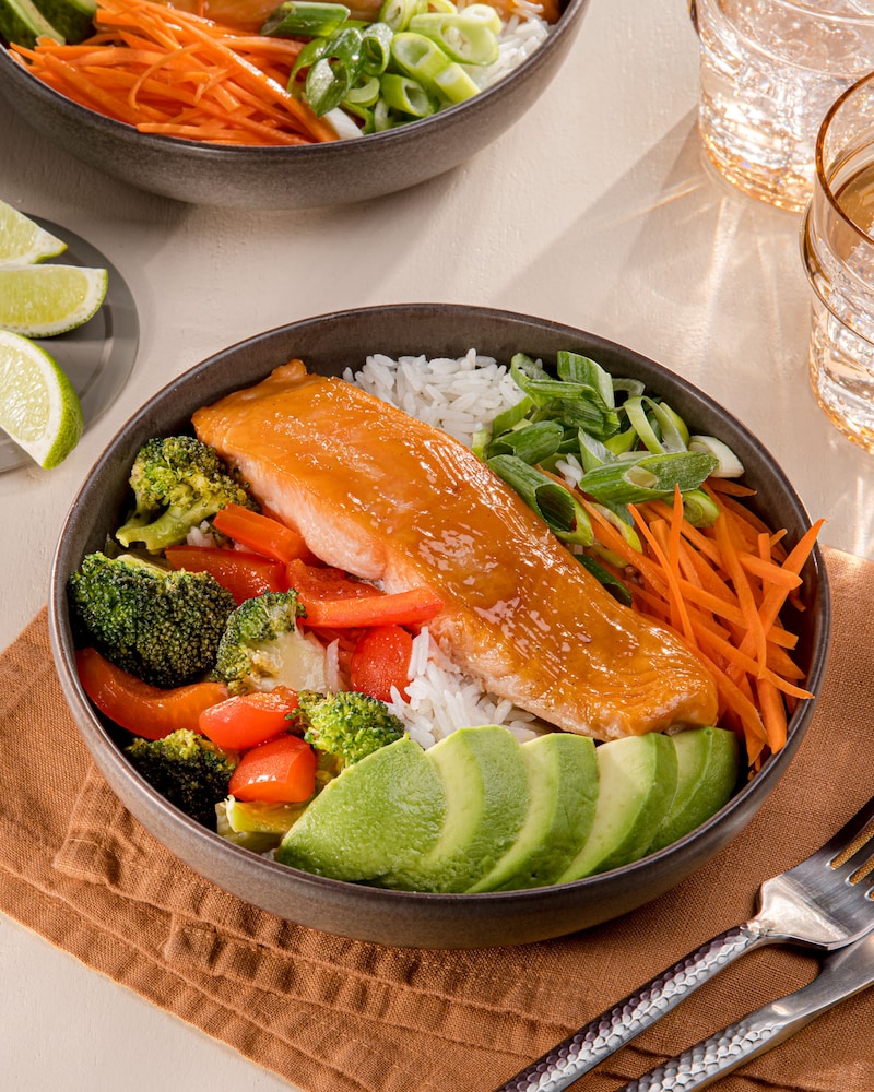 Dieses Bild zeigt die fertige Lachs Bowl.