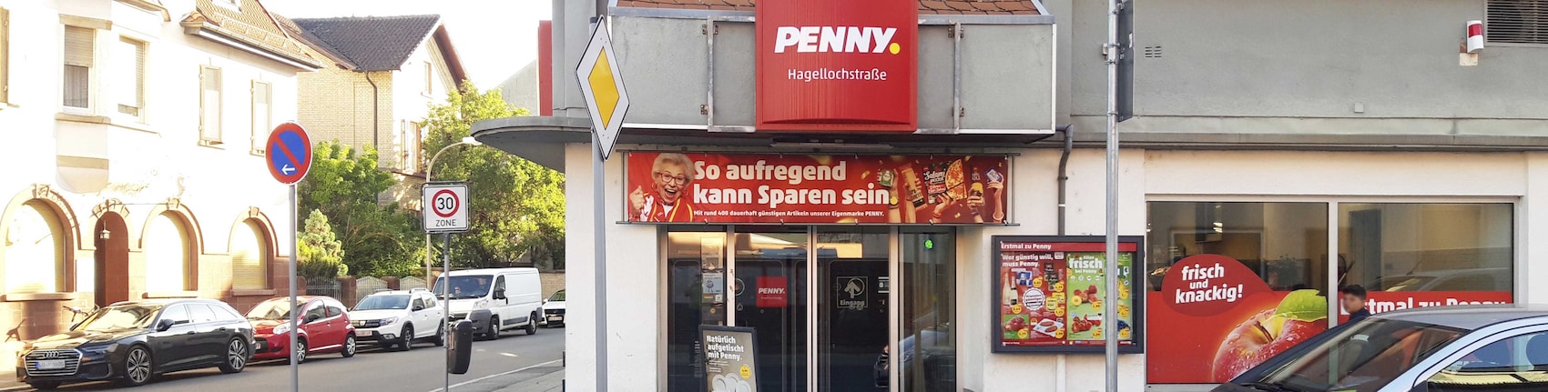 Sie sehen den Eingang vom Penny Markt in Ludwigshafen/Friesenheim, Hagelochstr. 47-51