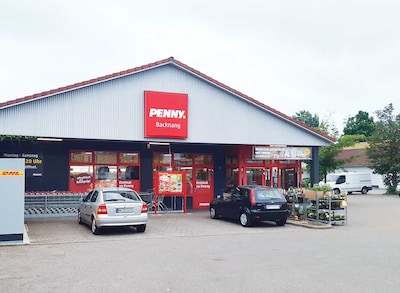 sie sehen den Eingang vom Penny Markt in Backnang Industriestr. 20