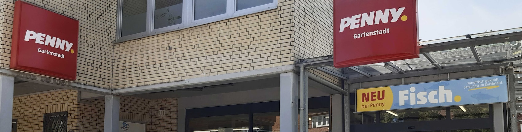 Sie sehen den Eingang vom Penny Markt in Hamburg/Wandsbek-Gartenstedt, Tilsiter Str. 2