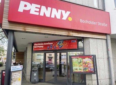Sie sehen den Eingang vom Penny Markt in Essen - Bochold, Bocholder Str. 276