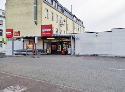 sie sehen den Eingang vom Penny Markt in Solingen – Ohligs Weyerstr. 117