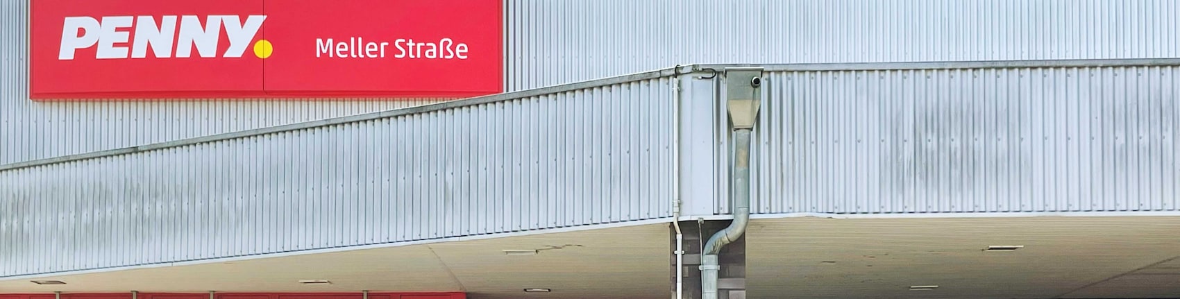 Sie sehen den Eingang vom Penny Markt in Osnabrueck/Schoelerberg, Meller Str. 118