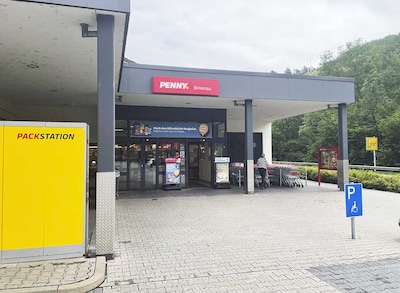 Sie sehen den Eingang vom Penny Markt in Birkenau, Weinheimer Str. 7-9