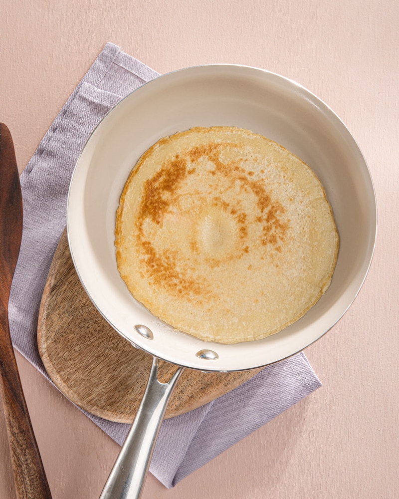Dieses Bild zeigt die Pfannkuchen in der Pfanne.