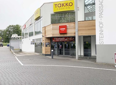 sie sehen den Eingang vom Penny Markt in Overath Steinhofplatz 1