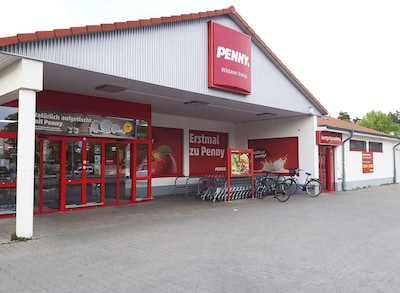 Sie sehen den Eingang vom Penny Markt in Wildau Chausseestr. 2 