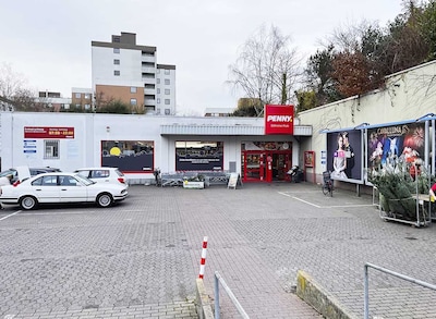 Sie sehen den Eingang vom Penny Markt in Hannover/Doehren, Landwehrstrasse 91