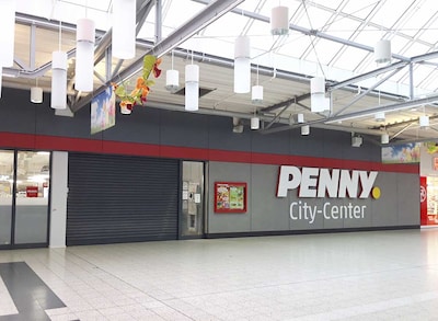 Sie sehen den Eingang vom Penny Markt in Eisenhüttenstadt Nordpassage 1