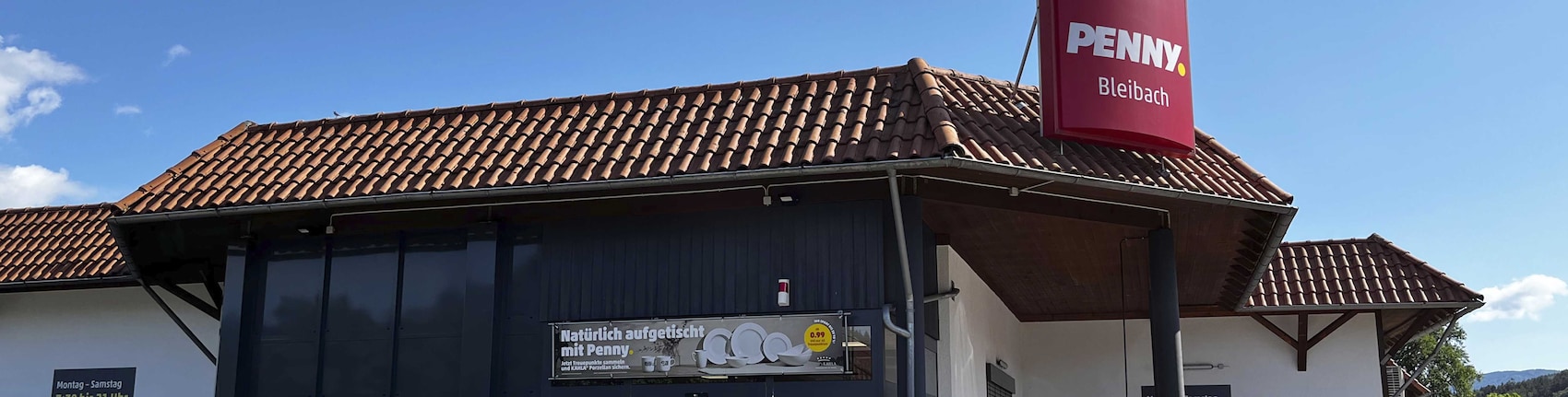 Sie sehen den Eingang vom Penny Markt in Gutach/Bleibach, Dorfstr. 8A
