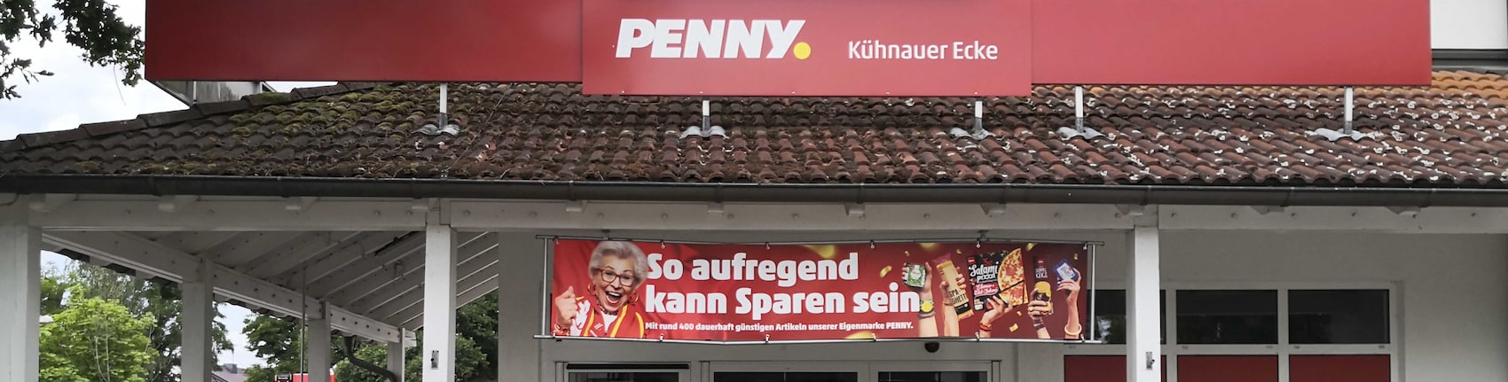 Sie sehen den Eingang vom Penny Markt in Dessau, Hauptstrasse 150