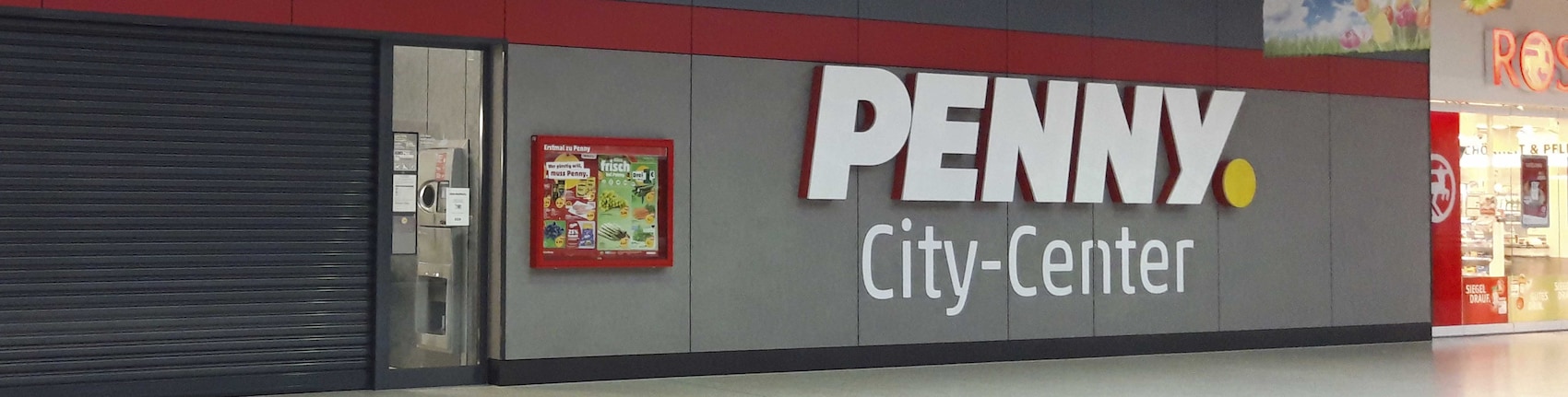 Sie sehen den Eingang vom Penny Markt in Eisenhüttenstadt Nordpassage 1