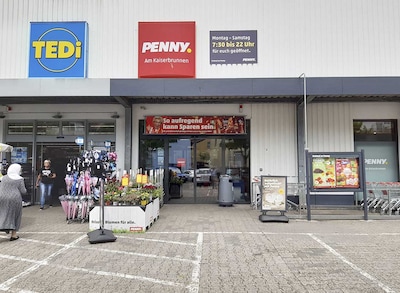 Sie sehen den Eingang vom Penny Markt in Kaiserslautern/Innenstadt, Mannheimer Str. 13