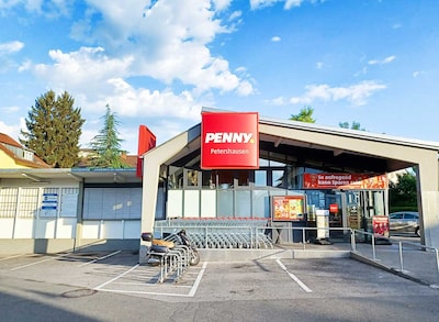 Sie sehen den Eingang vom Penny Markt in Konstanz/Petershausen Wollmatinger Str. 22