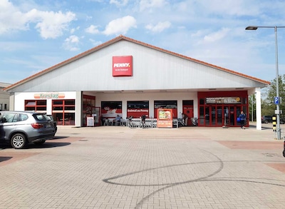 sie sehen den Eingang vom Penny Markt in Gadebusch Rehnaer Str. 2
