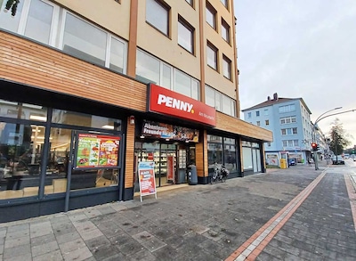 Sie sehen den Eingang vom Penny Markt in Bremerhaven/Geestemuende, Grashoffstr. 10