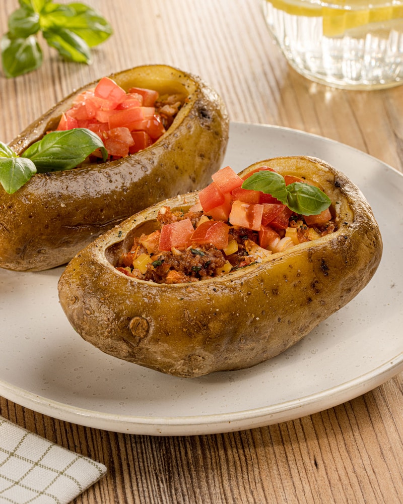 Dieses Bild zeigt die fertigen gefüllten Kartoffeln vom Grill.