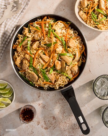 Dieses Bild zeigt das fertige Bami Goreng.