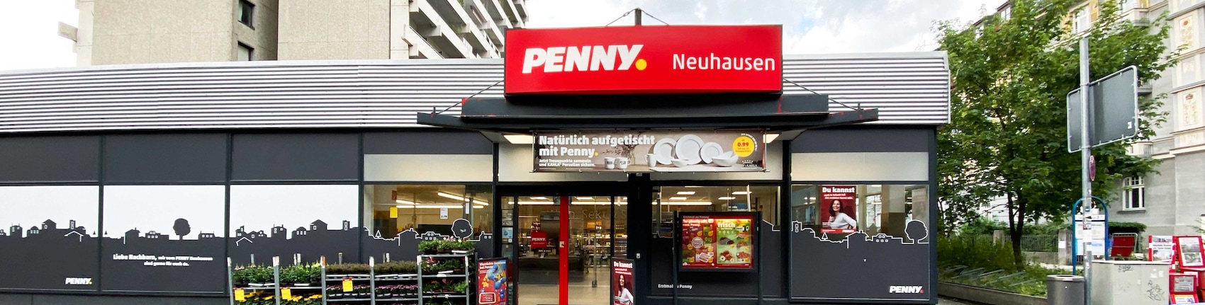 Sie sehen den Eingang vom Penny Markt in Muenchen/Neuhausen-Nymphenburg Wendl-Dietrich-Str. 13