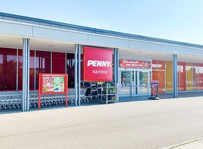 Sie sehen den Eingang vom Penny Markt in Neresheim, Heidenheimer Str. 36