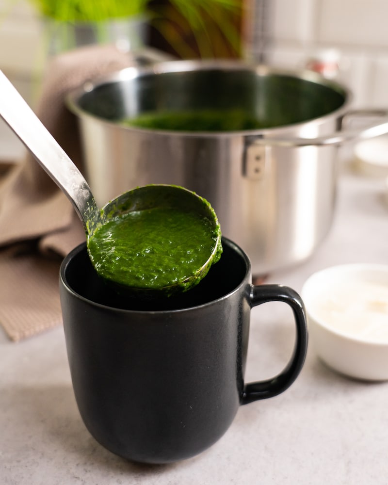 Spinatsuppe mit Räucherlaxx-Topping
