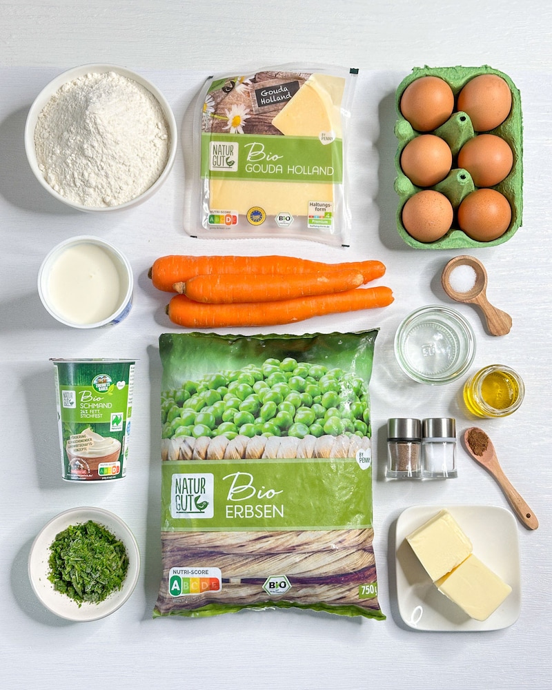 Dieses Bild zeigt die Zutaten für die Gemüse-Quiche mit Ei.