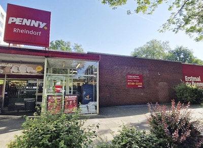 sie sehen den Eingang vom Penny Markt in Leverkusen – Rheindorf Koenigsberger Platz 6