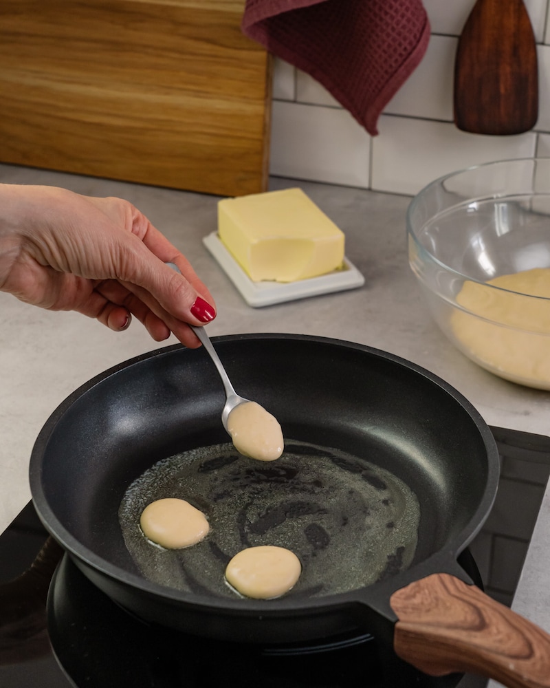 Dieses Bild zeigt wie die Pancakes gemacht werden.