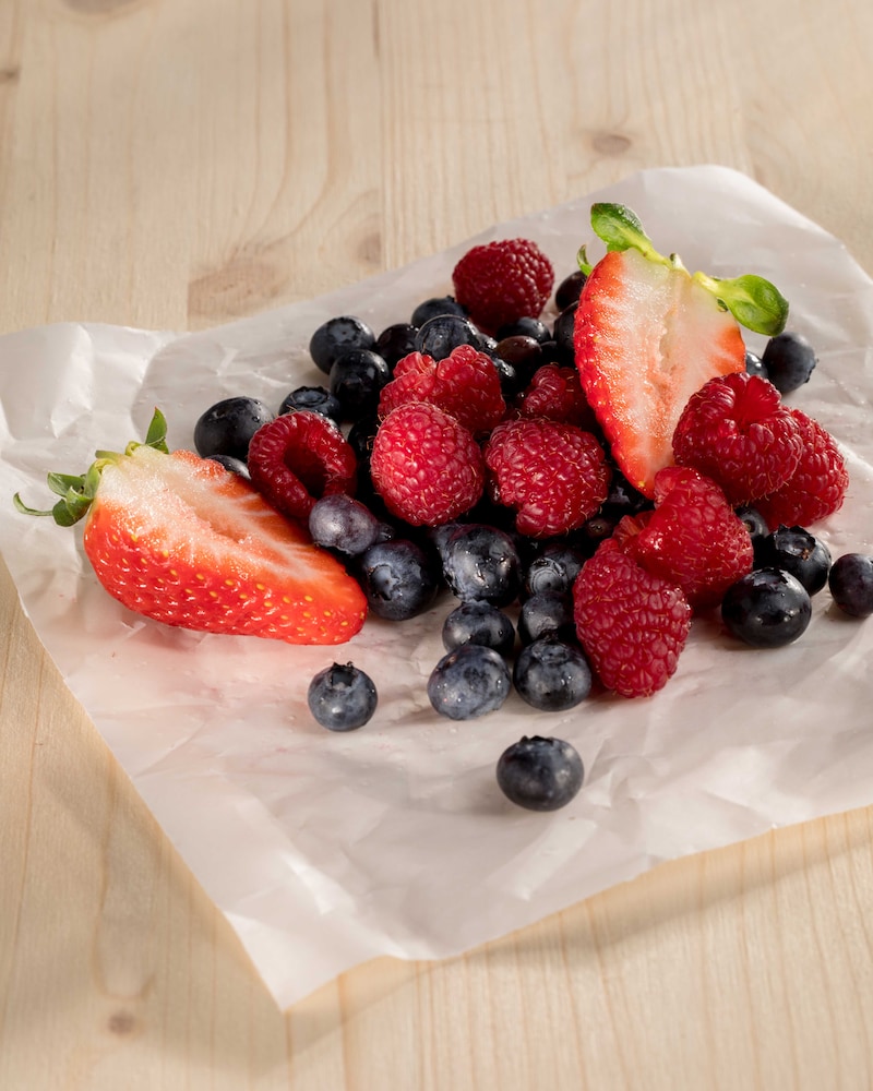 Auf diesem Bild siehst du verschiedene Beeren.