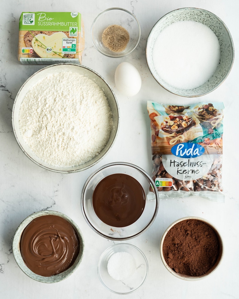 Dieses Bild zeigt die Zutaten für die Nougat Plätzchen.