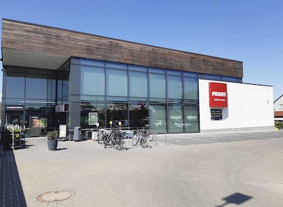 Sie sehen den Eingang vom Penny Markt in Kahl am Main Aschaffenburger Str. 48