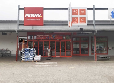 Sie sehen den Eingang vom Penny Markt in Kelheim, Donaupark 35
