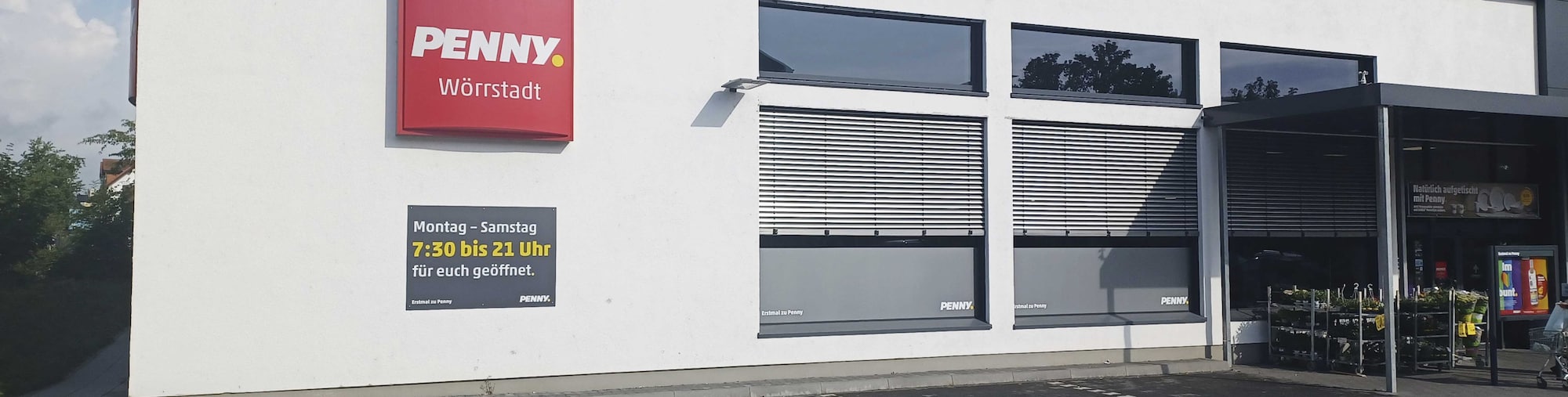 Sie sehen den Eingang vom Penny Markt in Wörrstadt, Kreuznacher Str. 1-7