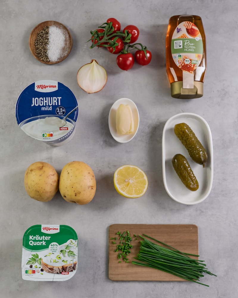 Auf diesem Bild siehst du alles, was du für unsere dampfende Ofenkartoffel benötigst.