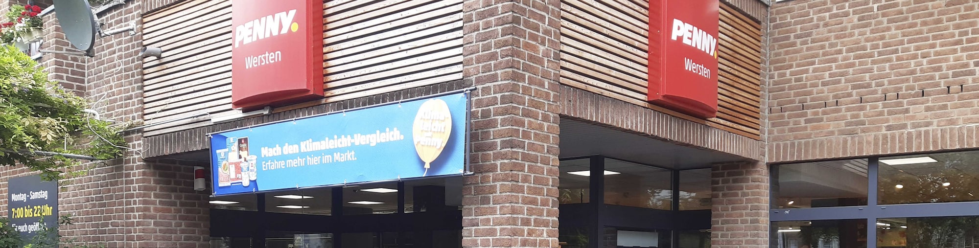 Sie sehen den Eingang vom Penny Markt Düsseldorf – Wersten Kölner Landstr. 121