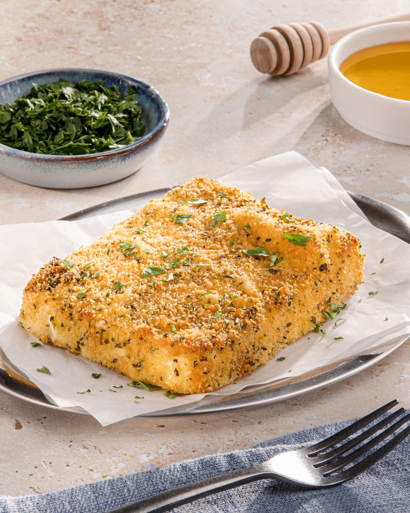 Dieses Bild zeigt den fertig panierten Feta aus der Heißluftfritteuse.