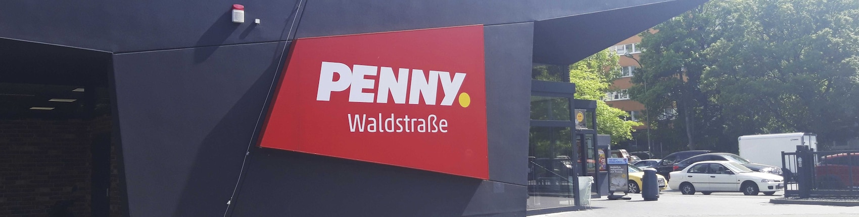Sie sehen den Eingang vom Penny Markt in Offenbach, Waldstr. 272