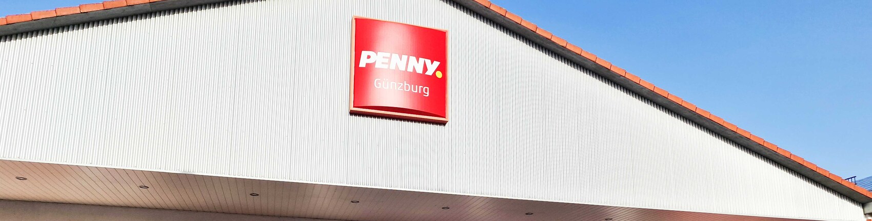 Sie sehen den Eingang vom Penny Markt in Guenzburg Violastr. 4