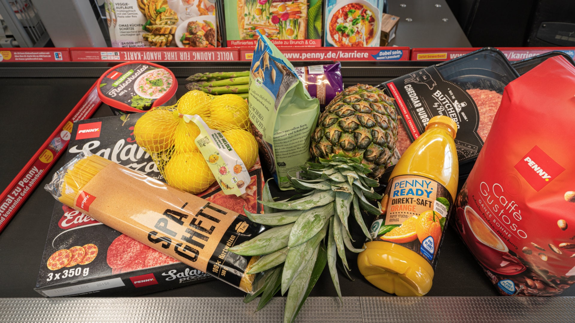 Einkaufsband mit PENNY Produkten
