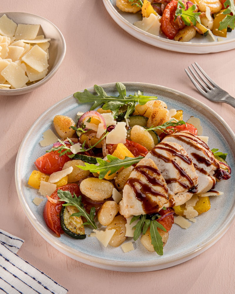 Dieses Bild zeigt den fertigen Gnocchi Salat.
