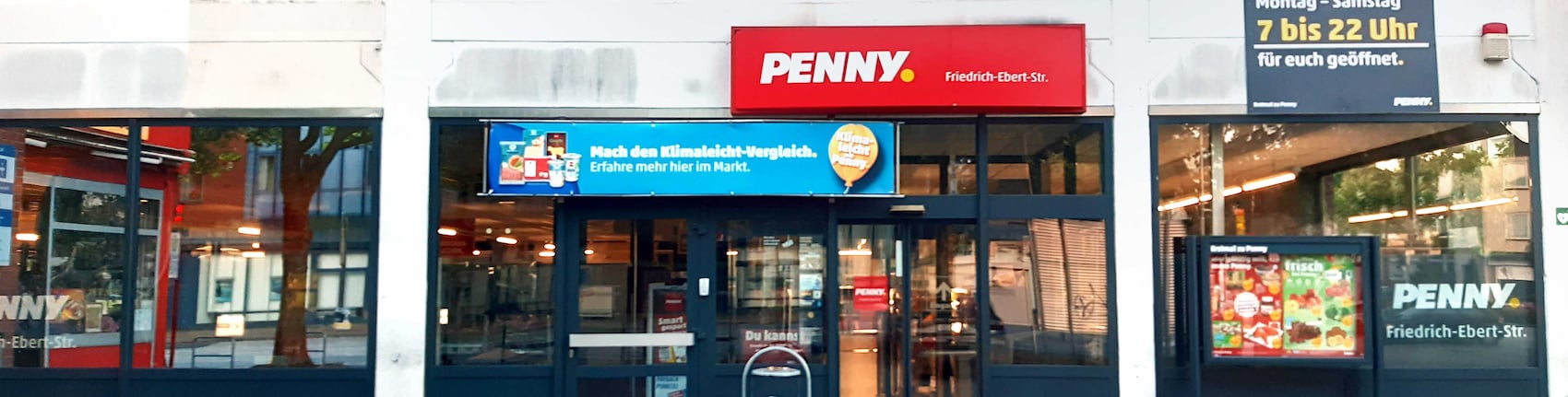 sie sehen den Eingang vom Penny Markt in Pinneberg Friedrich-Ebert-Str. 2