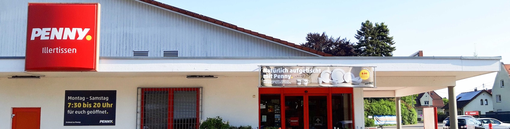 Sie sehen den Eingang vom Penny Markt in Illertissen Memminger Str. 40