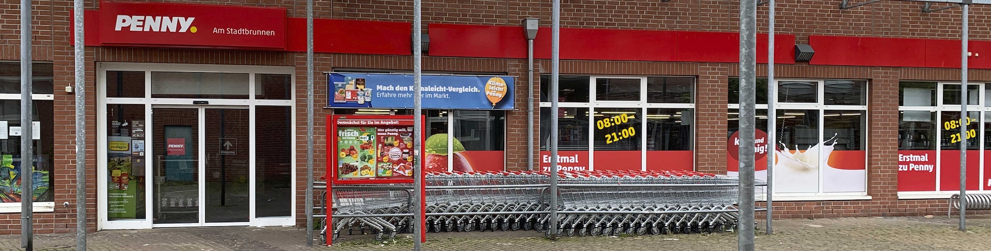 Sie sehen den Eingang vom Penny Markt in Bergisch Gladbach – Refrath, Siebenmorgen 13-15