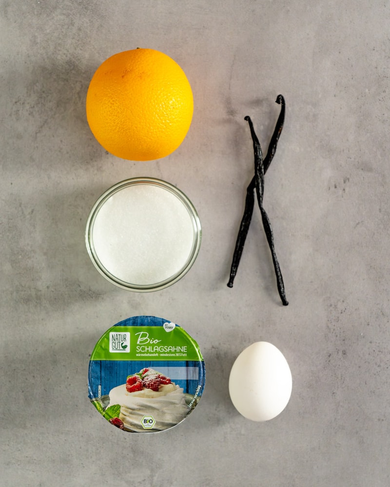 Dieses Bild zeigt die Zutaten für die Creme Brulee.