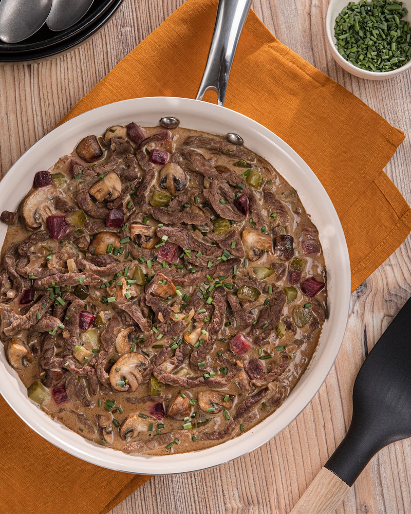 Dieses Bild zeigt das fertige Rindergeschnetzelte Stroganoff.