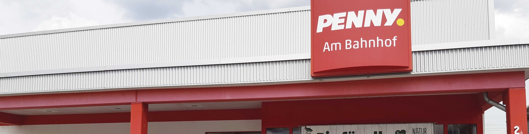 Sie sehen den Eingang vom Penny Markt in Aschaffenburg Muellerstr. 2