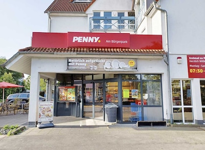 Sie sehen den Eingang vom Penny Markt in Hungen, Untertorstr. 38B