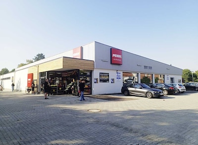 Sie sehen den Eingang vom Penny Markt in Celle Neustadt, Heese 2