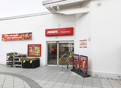Sie sehen den Eingang vom Penny Markt in Wurzen Marienstr. 3