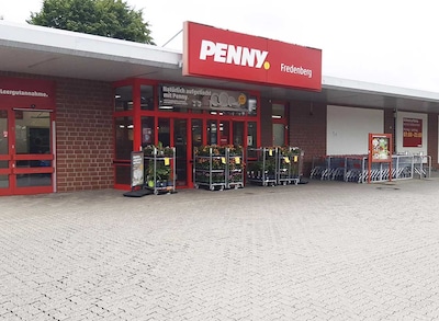Sie sehen den Eingang vom Penny Markt in Salzgitter/Lebenstedt, Theodor-Heuss-Str. 57-59
